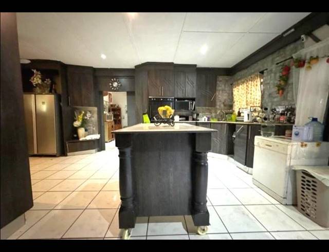 3 BEDROOM HOUSE FOR SALE IN ARBORETUM